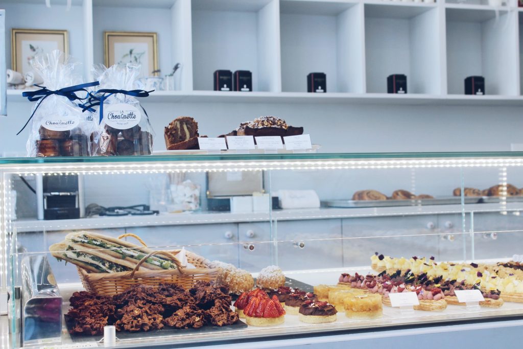 grossiste en boulangerie, présentoir à pâtisseries